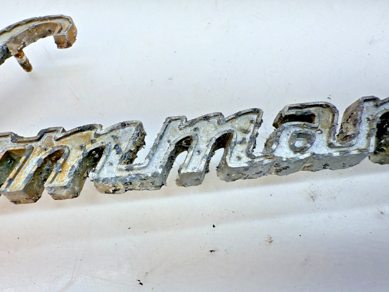 OEM 1967 - 1971  Jeepster Commando Emblem 973347 JEEP 1968 1969 1970 E6-110