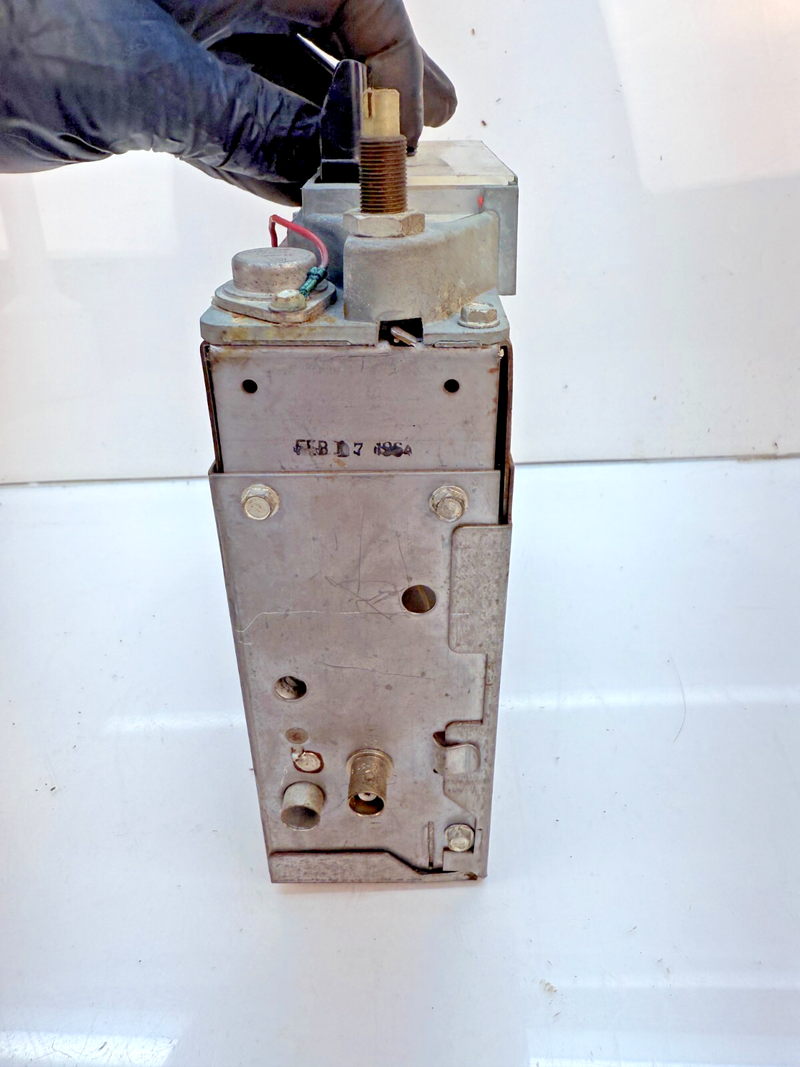 1962 - 1964 Ford Fairlane 500 Dash AM Radio Push Button Ranchero Montego B70-27