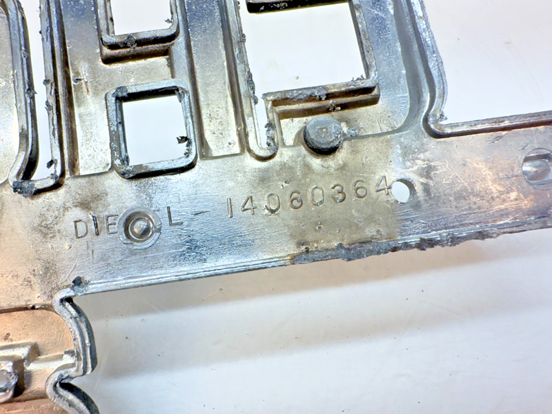 OEM  1985 - 1995 CHEVROLET VAN 20 FENDER EMBLEMS GM 14052242 B84-36