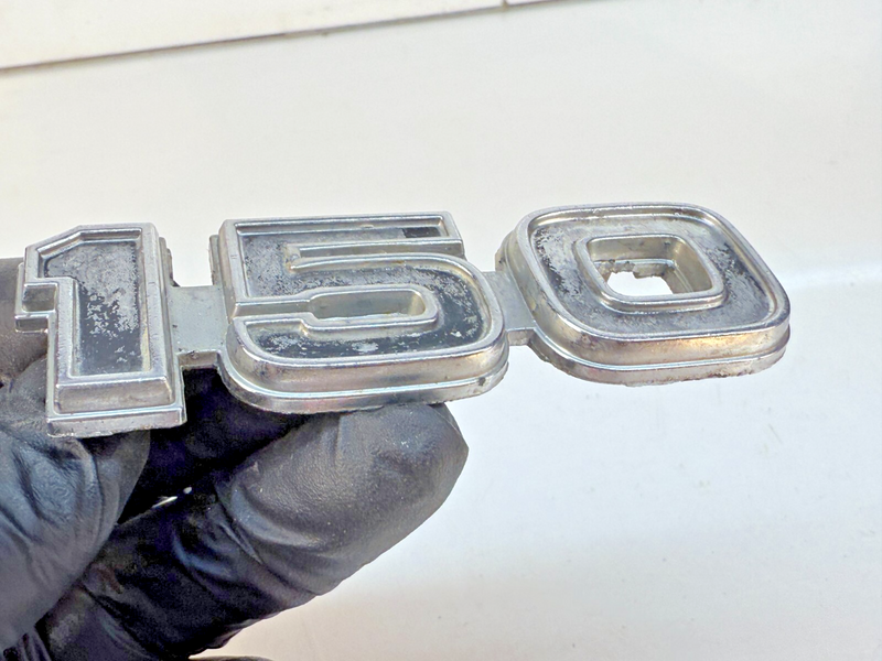 OEM 1975 - 1979 Ford Econoline 150 Emblem D5UB-11291C00 1976 1977 1978 B32-211