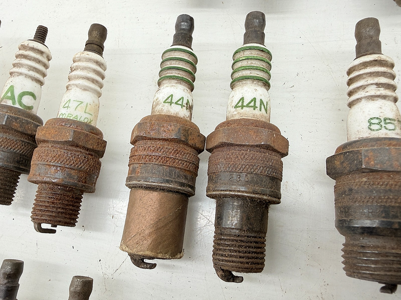 Vintage NOS AC Spark Plug Lot 45L 47L 104 44N 46S 43L 85T 44FF 44FFS M-8 C66-48