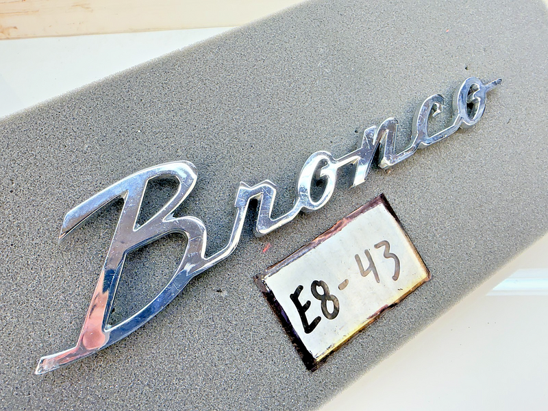 1966 - 1977 FORD CLASSIC BRONCO FENDER EMBLEM SCRIPT C7TB-16098-B E8-43