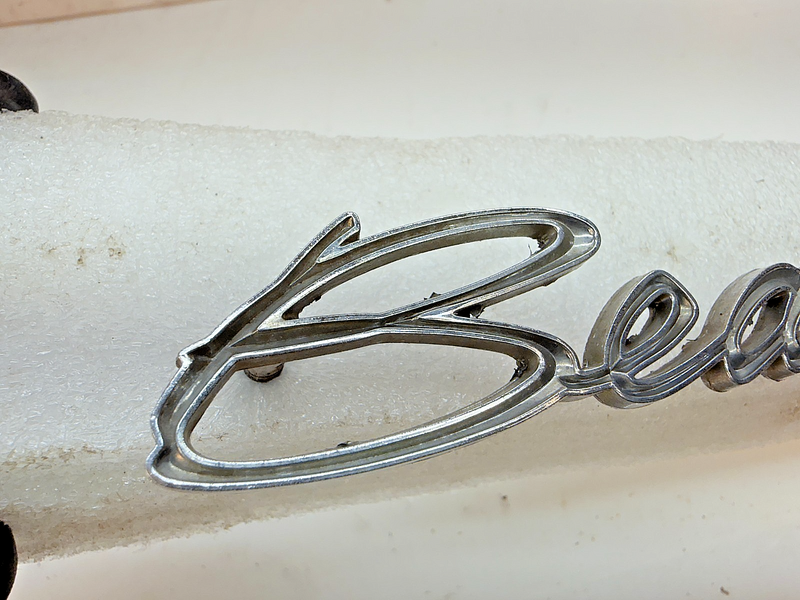 RARE VINTAGE ORIGINAL Beaumont Emblem E8-56