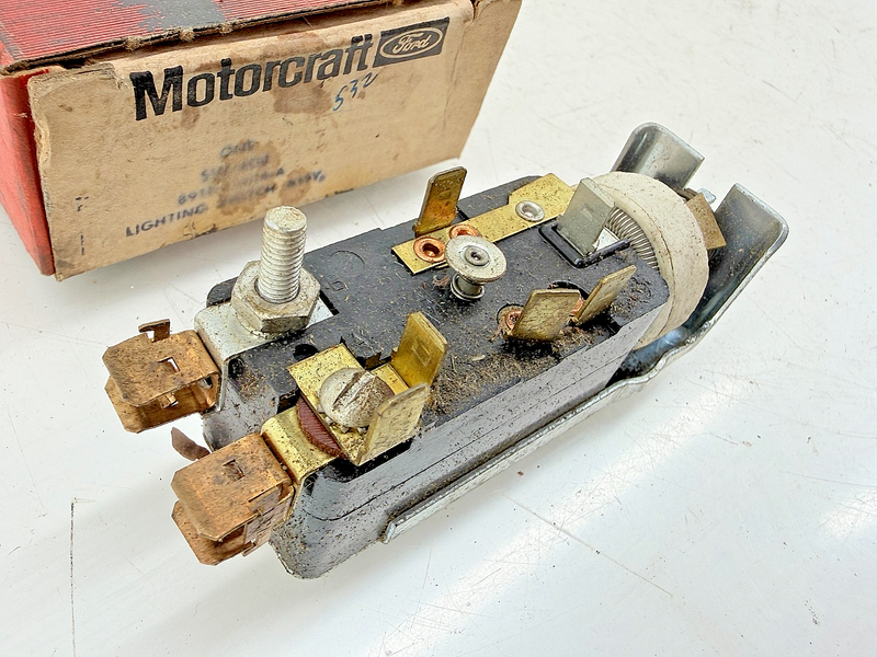 NOS OEM 1959 - 1977 FORD TRUCK HEADLIGHT SWITCH SW-404 B9TF-11654-A C75-56