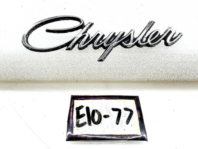 OEM 1968 Chrysler Newport Emblem 2840010 E10-77