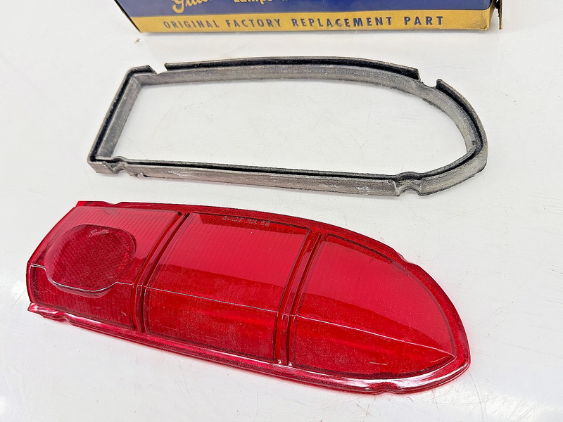 (1) NOS 1959 Chevy El Camino RH Tail Light Lamp Lens RIA-59 5950242 C70-21