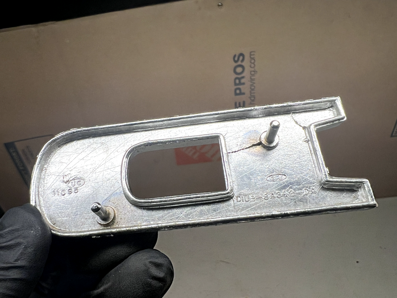 NOS 1971 -1974 FORD ECONOLINE CLUB WAGON RADIATOR GRILLE LETTER "D" NEW B26-13