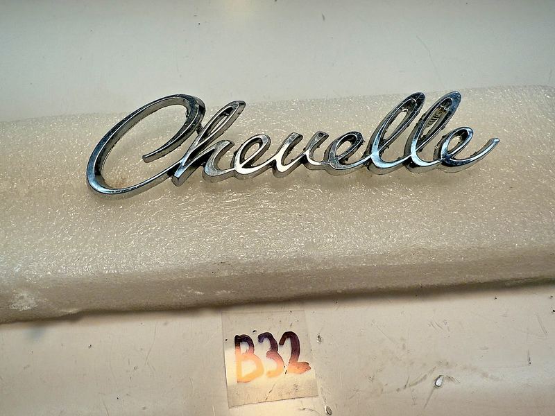 VINTAGE 1968 CHEVY CHEVELLE REAR DECK EMBLEM SCRIPT 7740129 GM B32-44