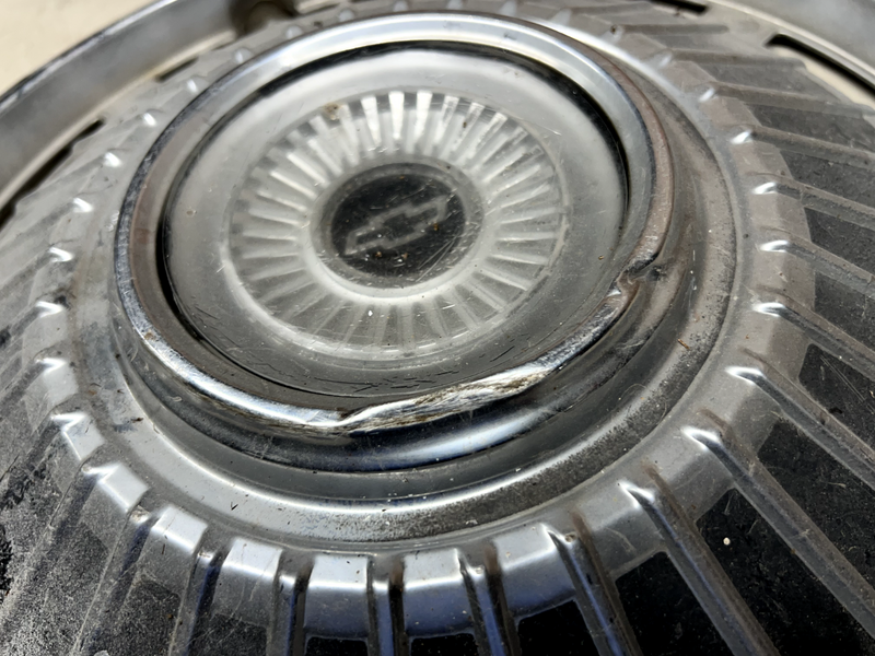 OEM GM 1964 Chevrolet Chevelle Malibu 14" Hubcap Wheel Center 64 B40-12