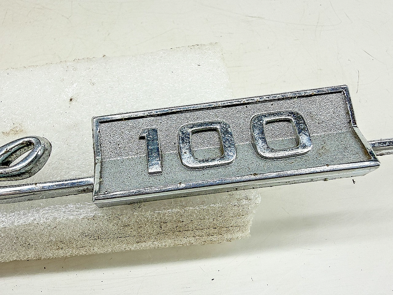 OEM 1968 - 1974 FORD ECONOLINE 100 SCRIPT EMBLEM C8UB-8920978 E10-11