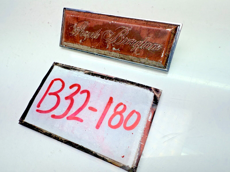 OEM Oldsmobile Royal Emblem BROUGHAM 88 20194799 Woodgrain Olds Ornament B32-180