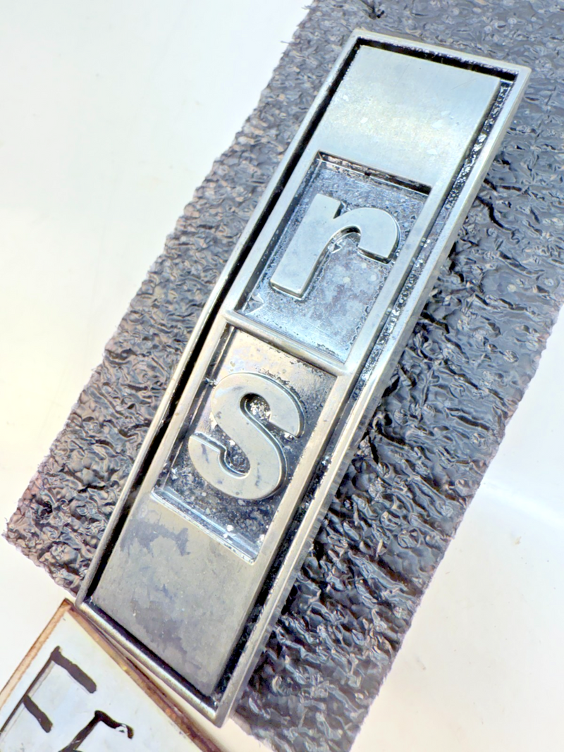 Original 1967 1968 Rally Sport Camaro RS Grill Emblem Badge 3899892 E5-55