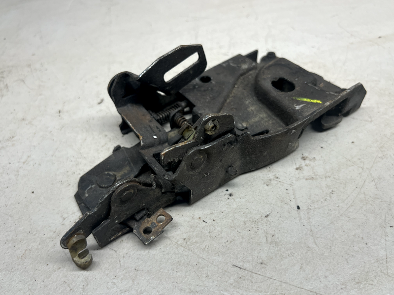 OEM 73-87 CHEVY GMC TRUCK SUBURBAN LH DOOR LATCH SYSTEM K5 C10 K10 U1A-B19-1