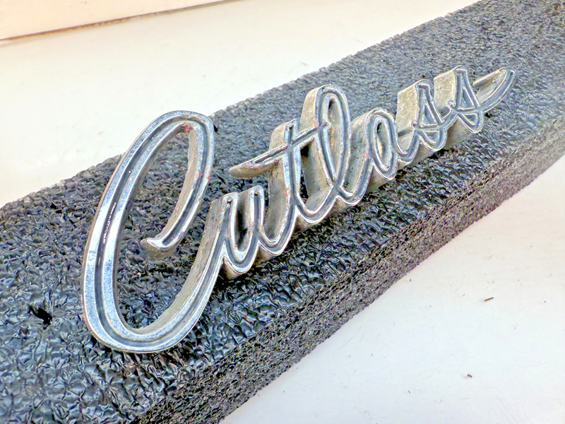 OEM 1968 1969 OLDSMOBILE CUTLASS S 442 GM FENDER SCRIPT EMBLEM 399503 B32-344