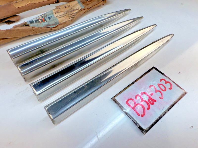 (1) NOS 1946 - 1948 BUICK SUPER & ROADMASTER SPEAR MOLDING TRIM 1328943 B32-303