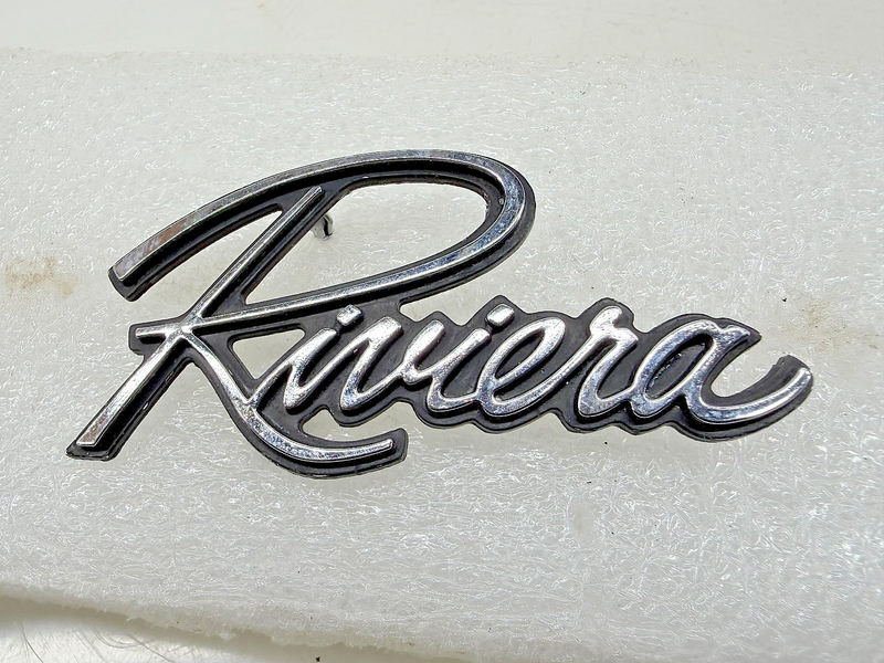 OEM 1970 Buick Riviera Script Emblem Badge 87-91136 30685-70 E9-22