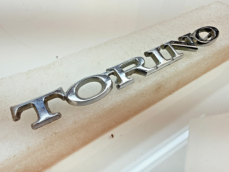 ORIGINAL 1970 1971 FORD TORINO CHROME EMBLEM D10B-65291B62-AB E8-55