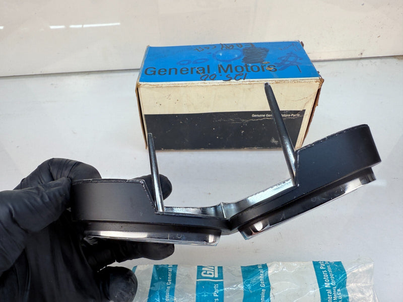 NOS EARLY CAST 1971 CHEVROLET CHEVELLE EL CAMINO SS GRILLE EMBLEM 3991036 B61-5