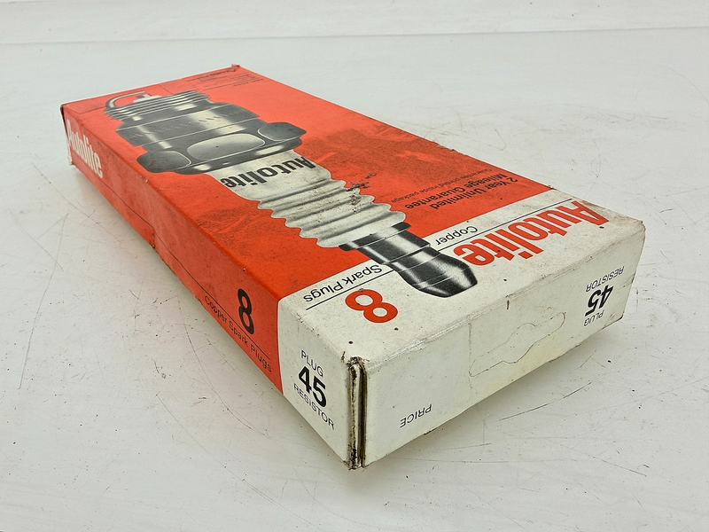(8) NOS 1970s Ford Truck 360 390 FE Autolite 45 Resistor Spark Plugs 8 C75-38