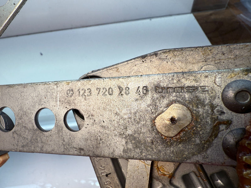 Genuine OEM Mercedes W126 Window Regulator Front Right 1267250411 C12-1