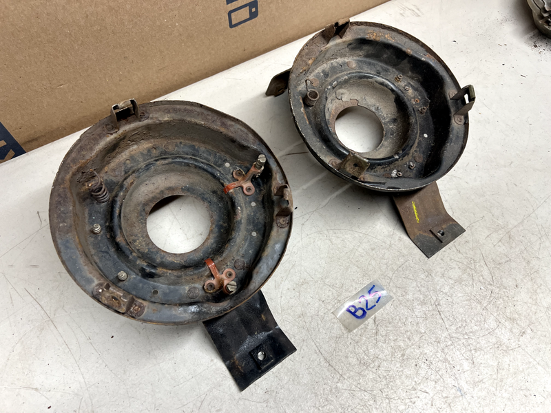 1960 GM Impala BelAir Biscayne Headlight Bucket Mounting Bracket El Camino B25-1