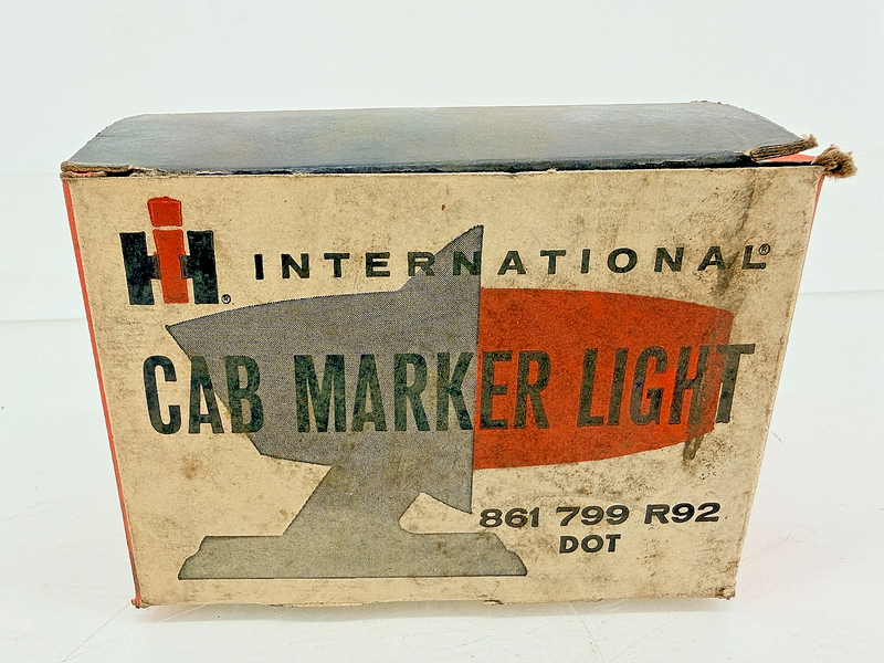 NOS 1969 - 1978 International Harvester Cab Marker Light 861 799-R92 C70-32