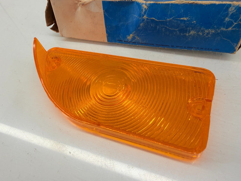 NOS 1971 - 1972 FORD MAVERICK LENS PARKING LAMP RH D1DZ-13208-A C60-34