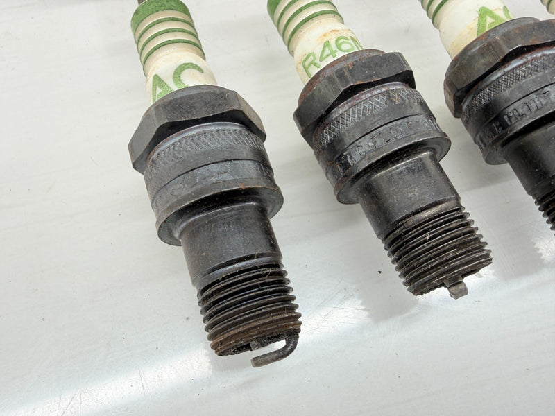 (8) 1960 - 1980 Green Ring AC "ACNITER" R46N Spark Plug GM # 5612826 C66-39