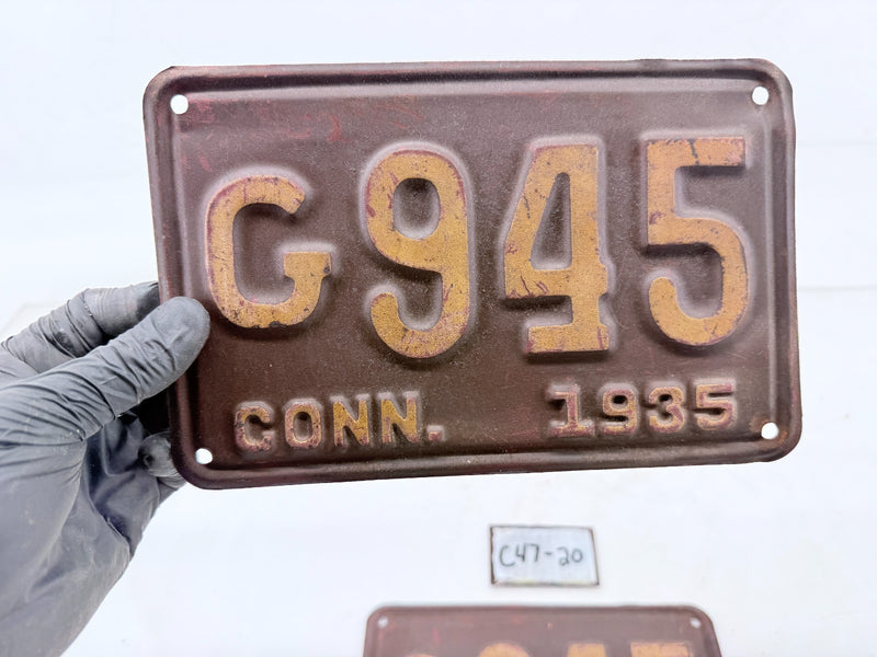 Original Paint PAIR of 1935 CT G945 Connecticut License Plate Metal Sign C47-20
