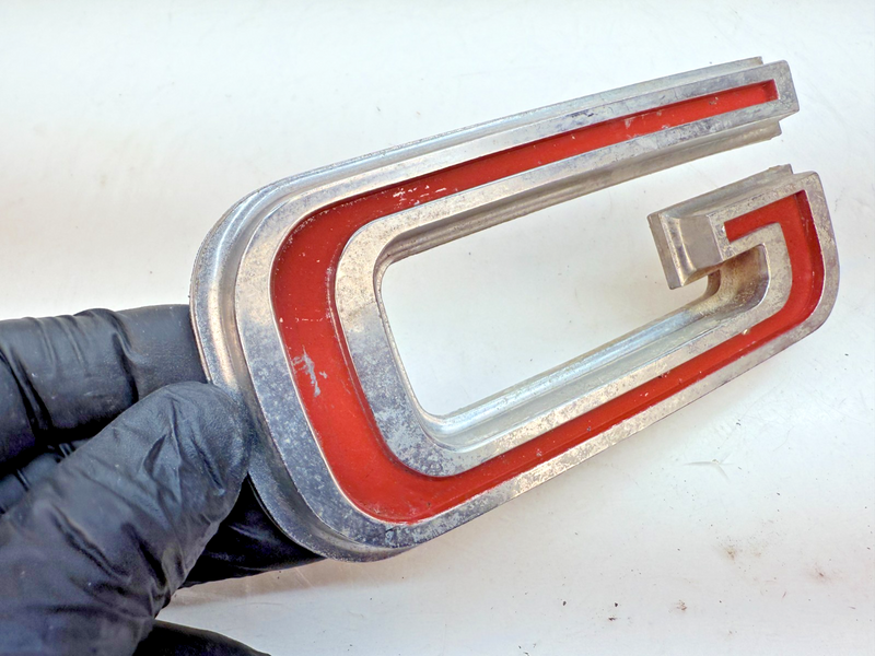 OEM 1967 - 1978 GMC Truck & Van "G" Front Grille Letter Emblem 2473493 E6-111