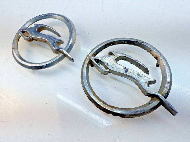 1962 1963 1964 Chevy Impala PAIR Chrome Emblems 4877314 E5-51
