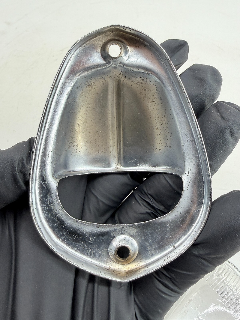 1951 1952 CHEVROLET Rear Tail Light Lamp Housing License Plate Guide L1-51 C67
