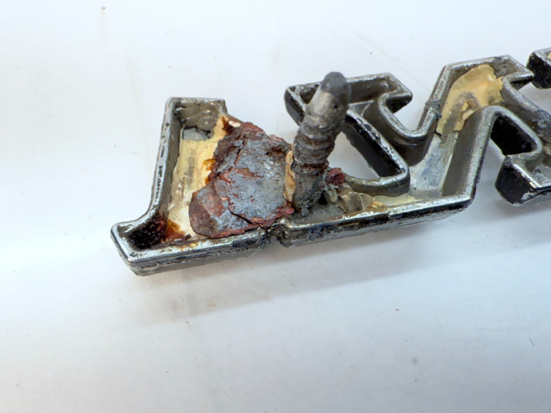 OEM GM 1971 - 1974 PONTIAC CATALINA FENDER EMBLEM GM 483920 1972 1973 E5-12