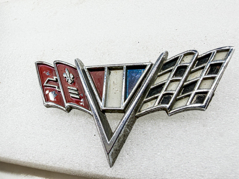 OEM 1964 - 1967 CHEVY IMPALA CHEVELLE NOVA V FLAGS FENDER EMBLEM 3840318 E10-53