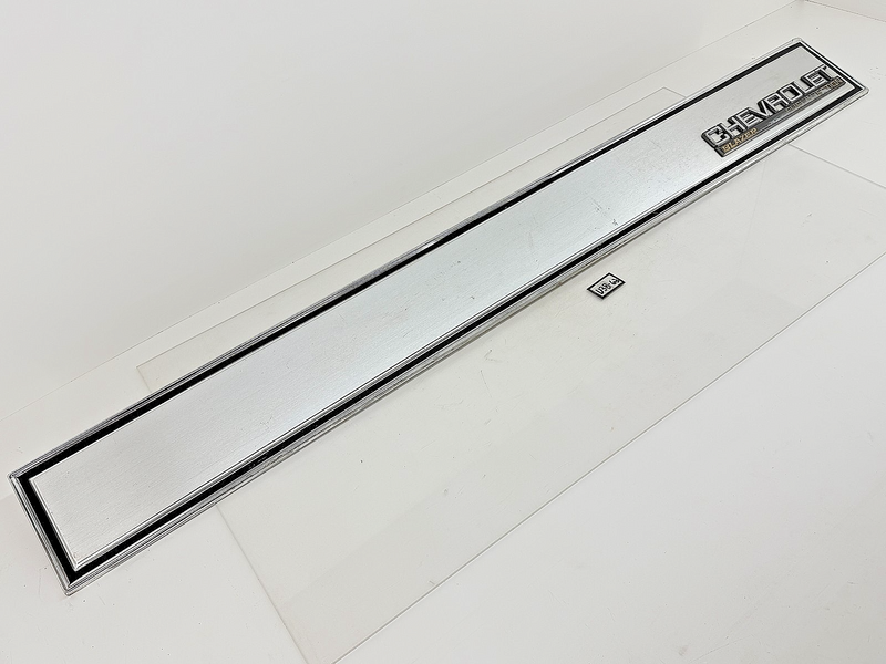 OEM 1981 - 1991  CHEVY K5 BLAZER TRIM PANEL MOLDING TAILGATE BAND U3B-62