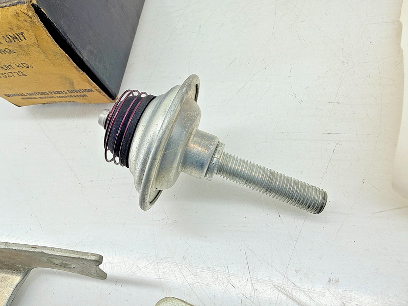 1- NOS 1957 Chevrolet BelAir Carburetor Throttle Return Check Valve Unit 3752722