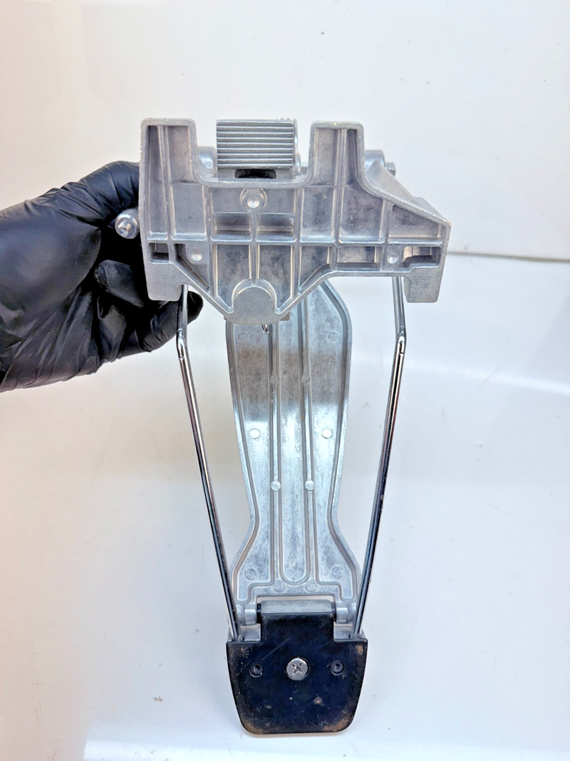 Pearl P-100 Bass Drum Kick Pedal - Silver Toned Drum Pedal - Universal B1-19