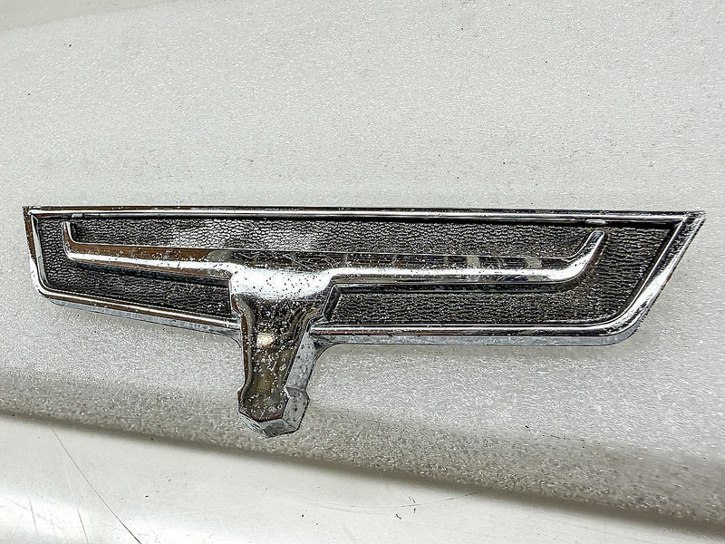 OEM 1966 1967 FORD RANCHERO HOOD TRUNK WING EMBLEM C6DB-6642514-A E10-46