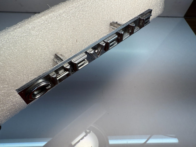 OEM 1972 CHEVELLE GRILLE EMBLEM GM 6264827 B32-71