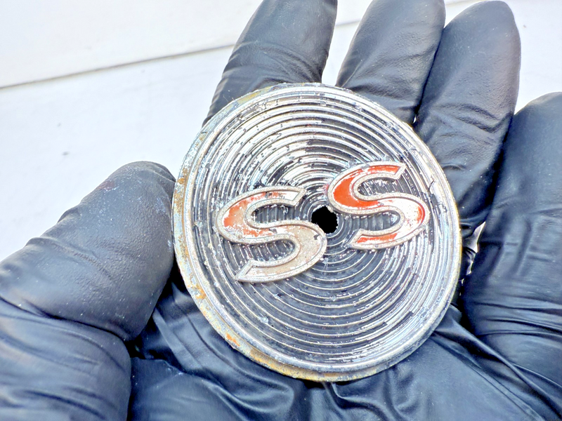 OEM 1964 Chevrolet Impala SS Floor Console Emblem Badge 3843986 E7-92