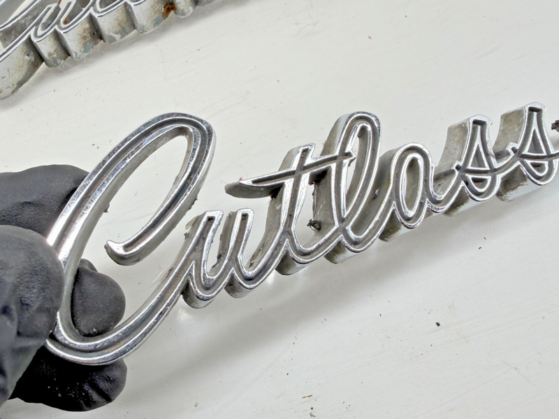 OEM 1968 1969 Oldsmobile Cutlass Front Fender Script Emblem Set 399503 E9-53