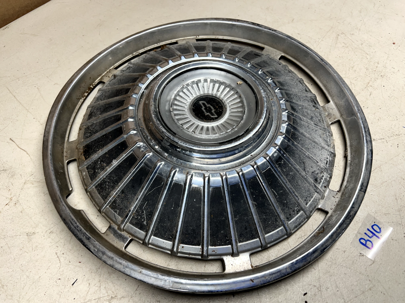 OEM GM 1964 Chevrolet Chevelle Malibu 14" Hubcap Wheel Center 64 B40-11