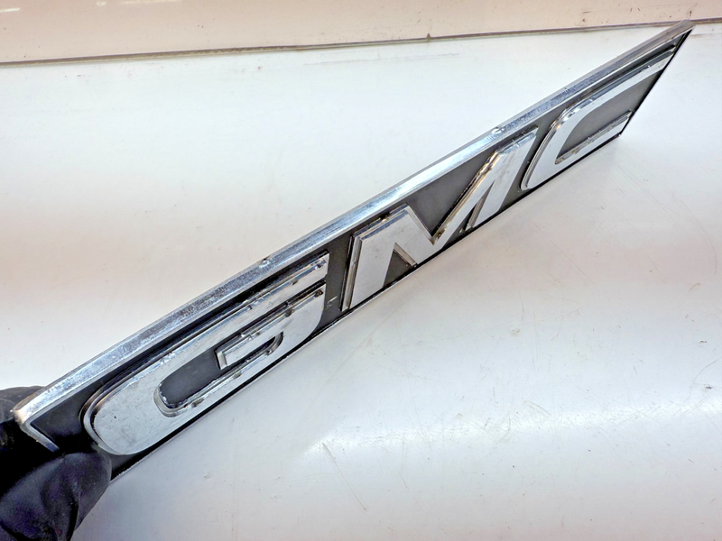 OEM 1976 1977 1978 1979 1980 GMC Van Rear Door GMC Emblem 356100 B3-35