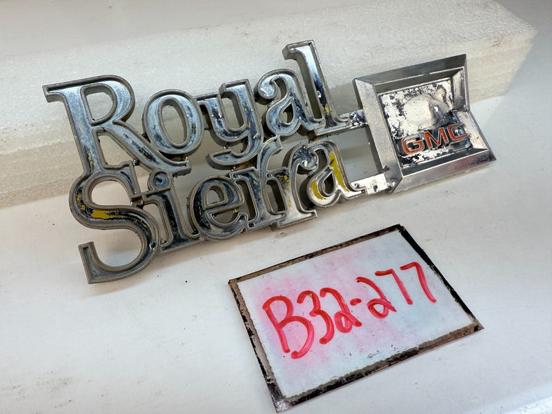 OEM GMC Royal Sierra 15 Fender Emblem GM 370521 Emblem B32-277
