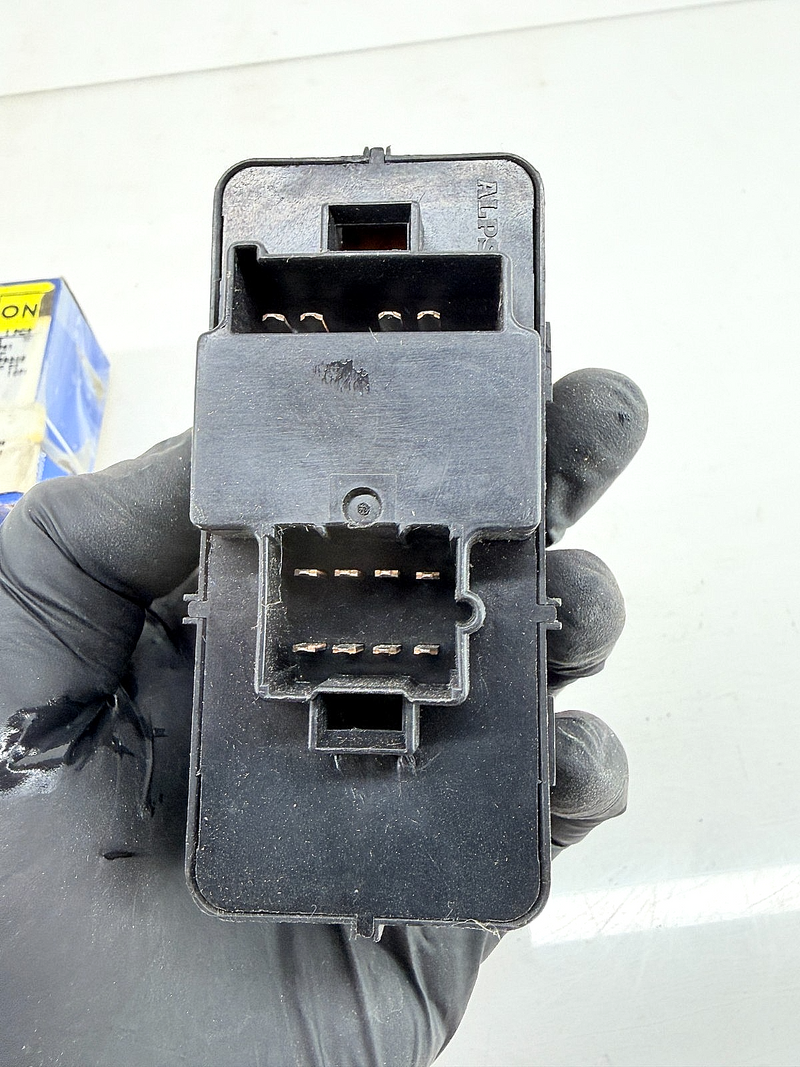 OEM 1997 - 2005 Chevy Malibu Impala Master Power Window Switch 22706008 C30-50