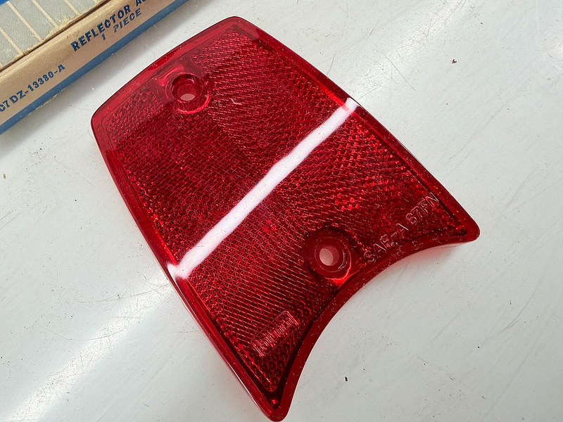 NOS 1967 Ford Falcon Body Reflector Lens FoMoCo SAE-A C7DZ-13380-A 67FN C68-15