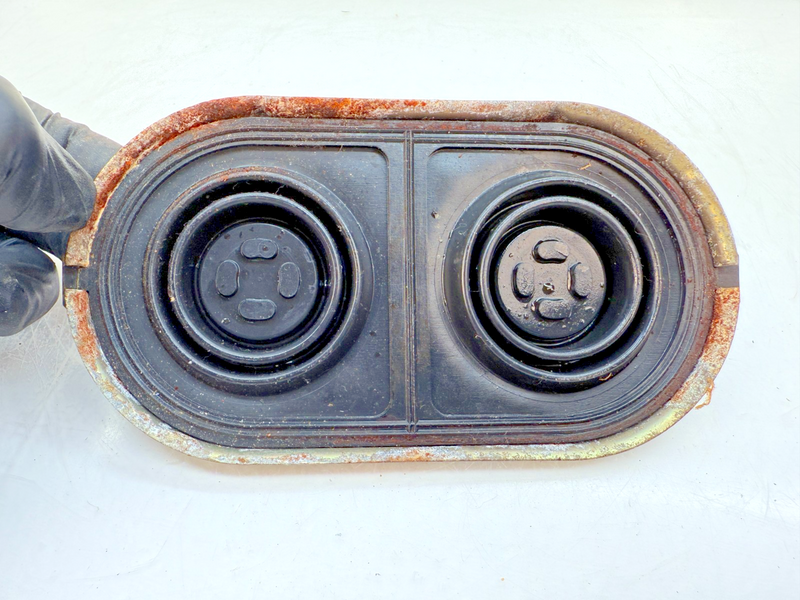 OEM GM BRAKE MASTER CYLINDER COVER 1968 - 1972 CORVETTE CAMARO SS 427 396 B80-35