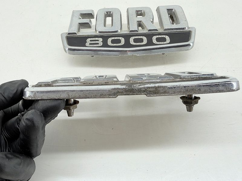 VINTAGE OEM 1970 FORD TRACTOR TRUCK 8000 PAIR HOOD SIDE EMBLEM D0HB80020A68A C66