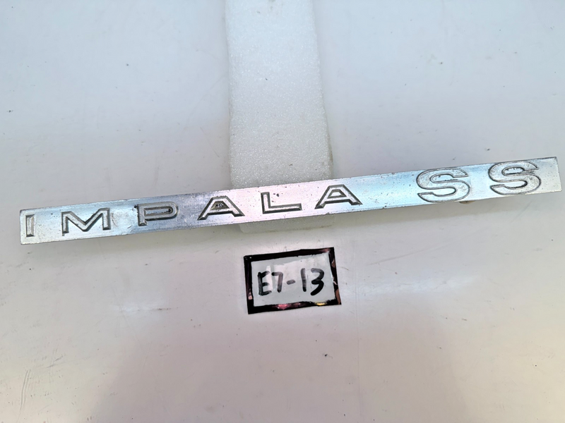 1965 Chevy Impala SS Grille Emblem 3864294 E7-13
