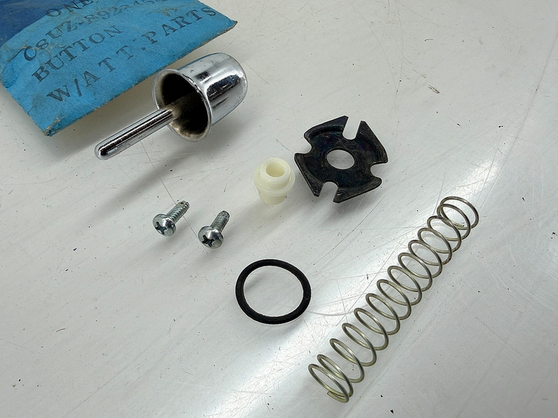 NOS 1968 FORD ECONOLINE FRONT DOOR HANDLE BUTTON ASSEMBLY C8UZ-8922454-A C67-157
